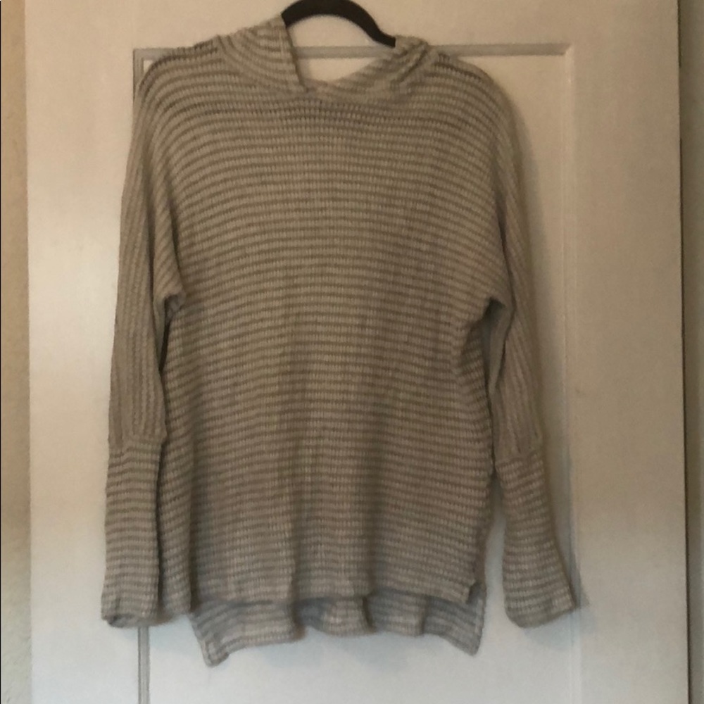Michael Lauren hooded light weight sweater size S